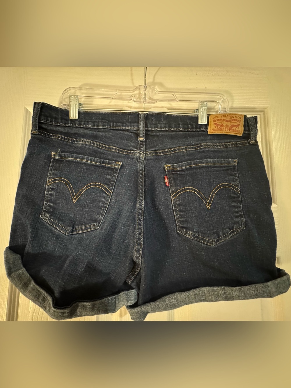 Levi’s Mid Length Denim Shorts Women’s Size 33 Dark Wash Cuffed Stretch - Picture 4 of 10